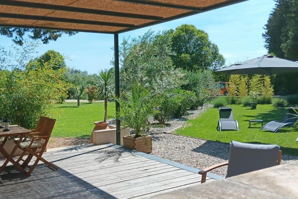 Gite Cosy Au Coeur Du Luberon Lagnes Bagian luar foto